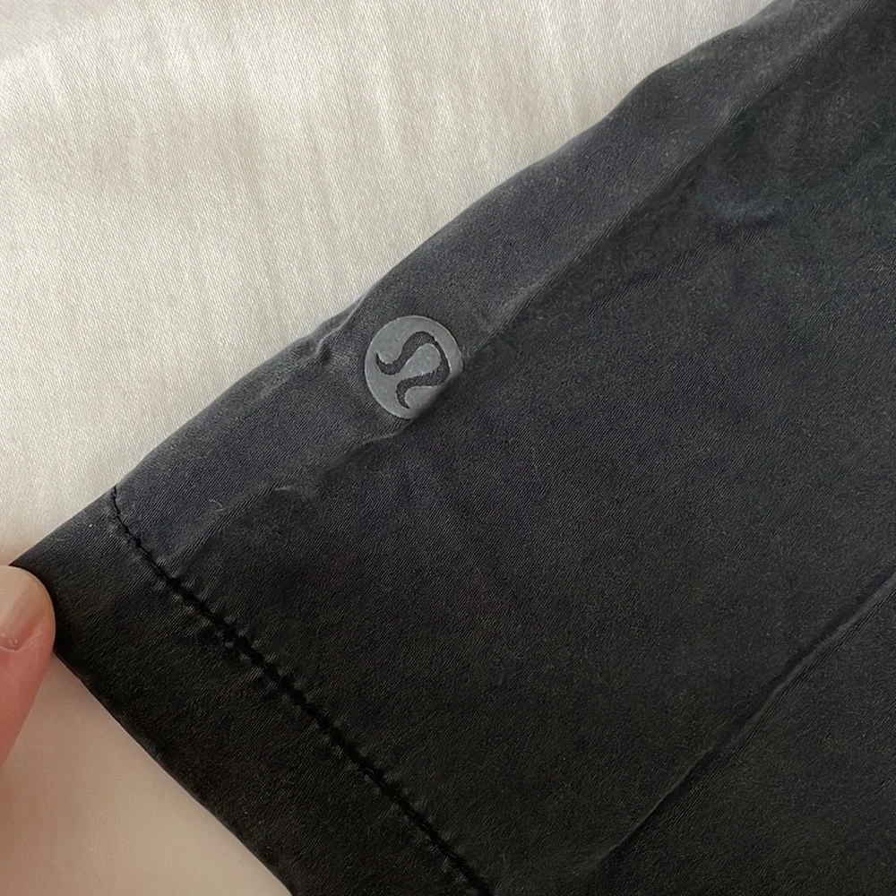 Lululemon women’s pleated shorts with pockets in black size 8